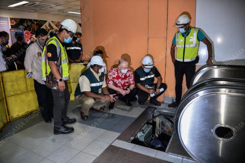 DATUK SERI IR DR WEE KA SIONG