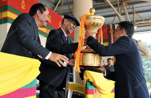 KL10_22062014_19_AGONG