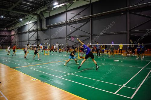 LATIHAN BADMINTON