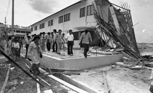 KL10_23022015_RUMAH_RUNTUH