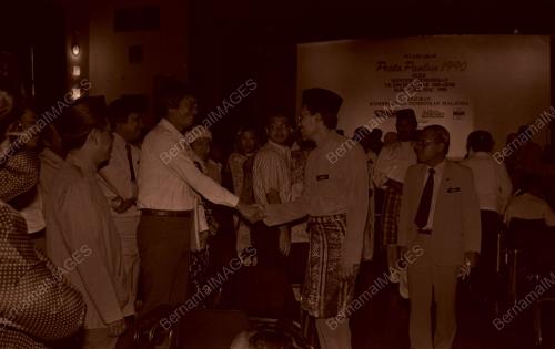 KL10_230390_PANTUN