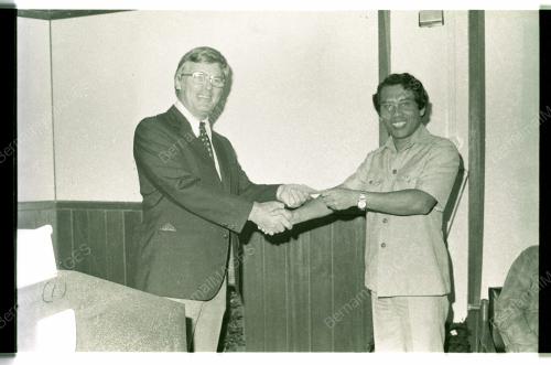 TIMBALAN NAIB CANSELOR UNIVERSITI MALAYA TERIMA DERMA