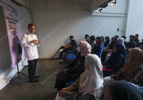FAHMI FADZIL