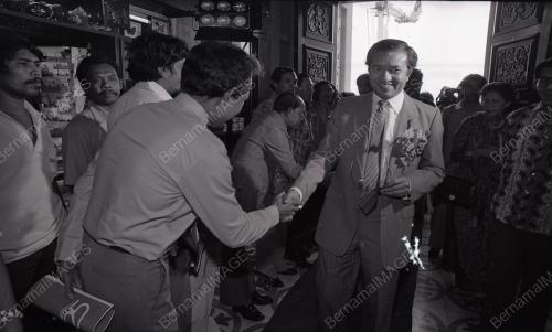 DR. MAHATHIR BIN MOHAMAD