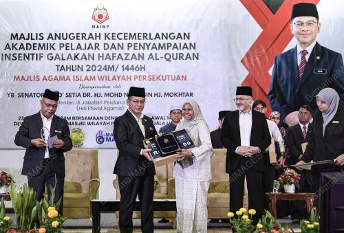 DATUK DR MOHD NA'IM MOKHTAR