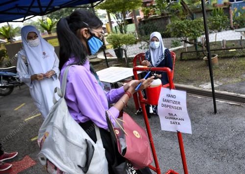 TINJAUAN HARI PERTAMA PEMBUKAAN SEKOLAH
