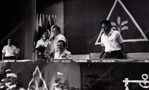 MAHATHIR MOHAMAD