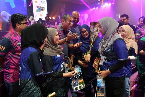 DATUK SERI AHMAD FAIZAL AZUMU