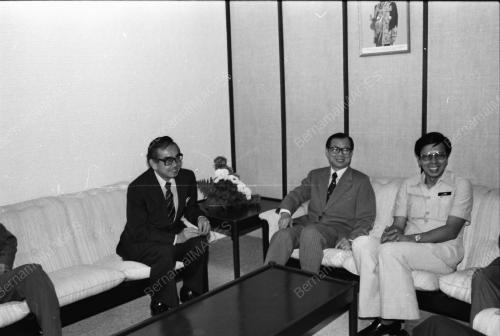 MENTERI