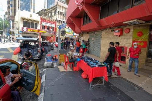 JALAN PUDU SESAK DENGAN WARGA ASING