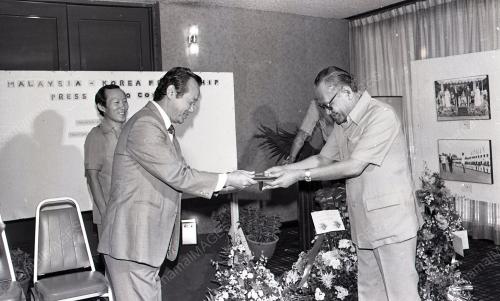 PERTANDINGAN FOTO