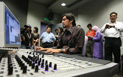 STUDIO DIGITAL MIX STAGE