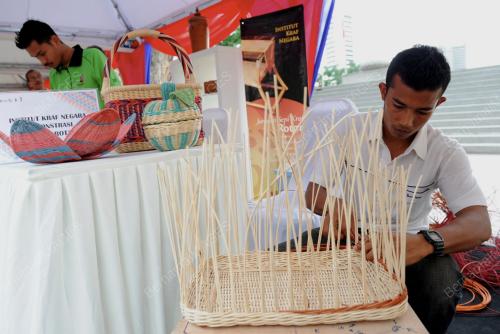 LEBUH SENI
