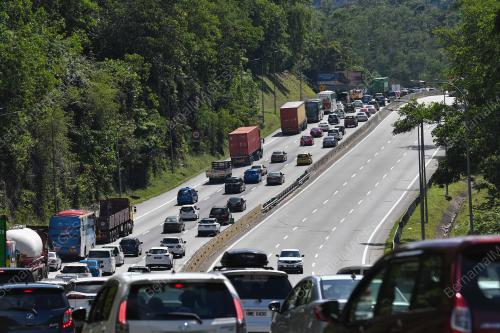 TINJAUAN ALIRAN TRAFIK LEBUHRAYA
