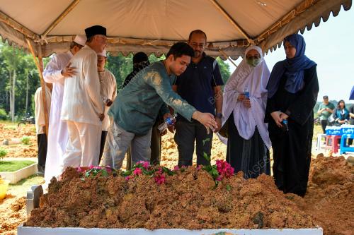 PENGEBUMIAN DR SYED HUSIN ALI
