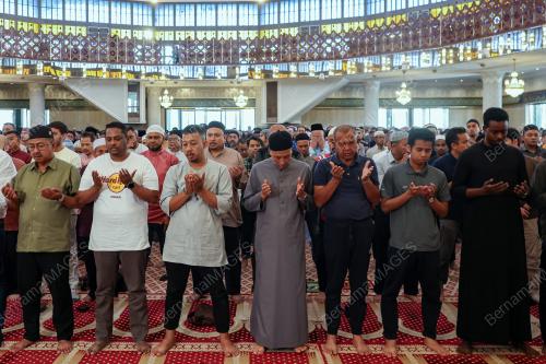 SOLAT JUMAAT DAN HAJAT