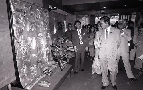 DR. MAHATHIR MOHAMAD