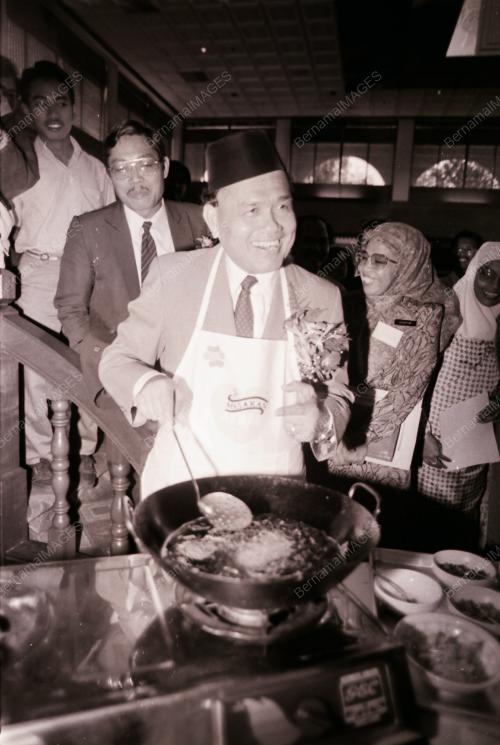 KEMPEN MAKAN DAGING ARNAB