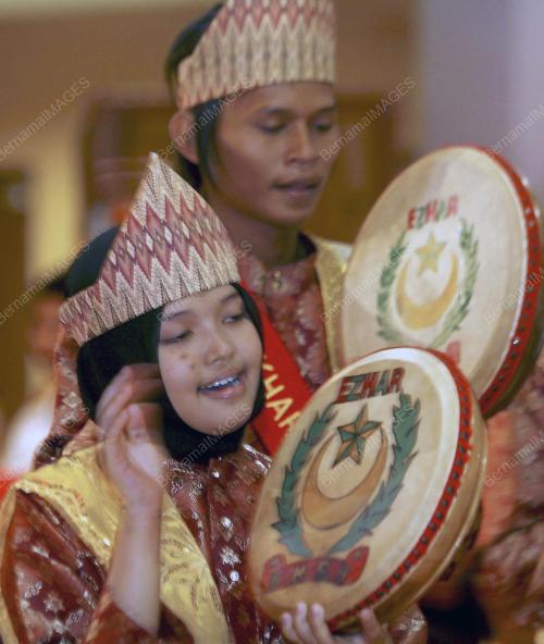 KOMPANG