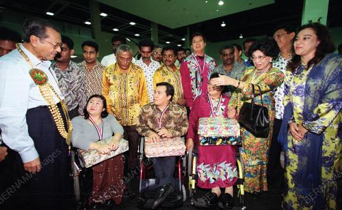 DR MAHATHIR MOHAMAD