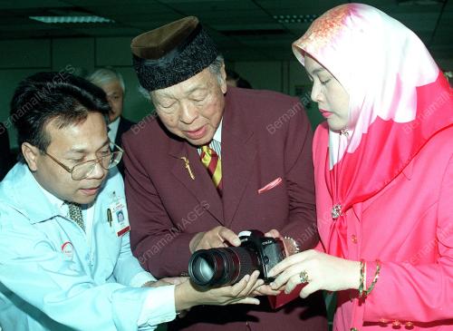 KL11-03_08_00_AGONG_-_CAMERA_12012016