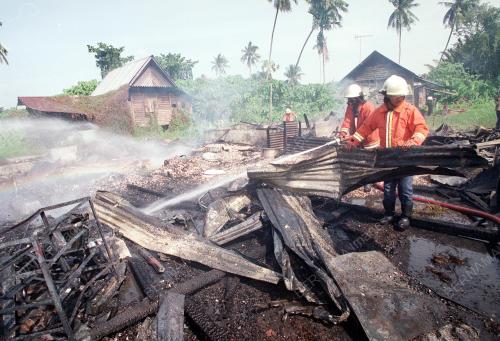 TIGA RUMAH HANGUS