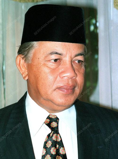 KL11-13-10-2000_TAN_SRI_KHALIL_26022000