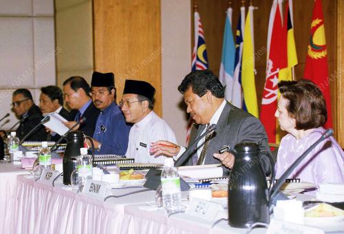 MAHATHIR MOHAMAD