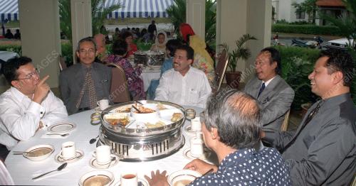 KL11-14_02_2001_HIGH_TEA_19012016