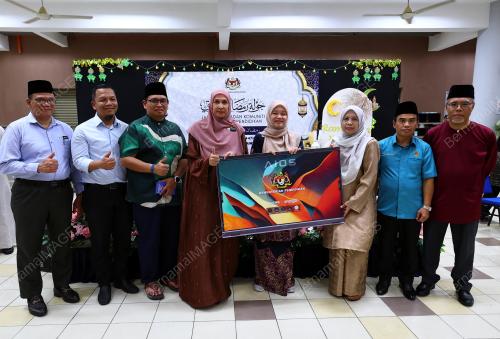 FADHLINA SIDEK