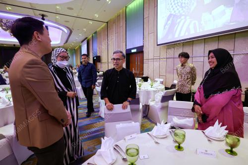 FAHMI FADZIL