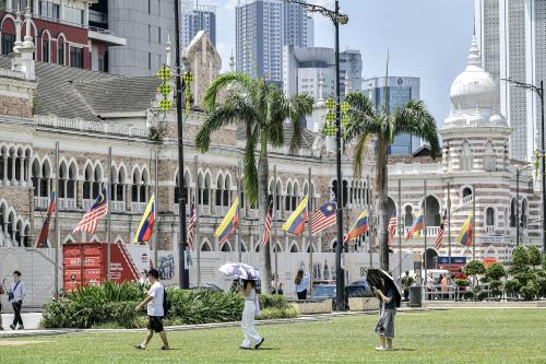 BENDERA SEPARUH TIANG