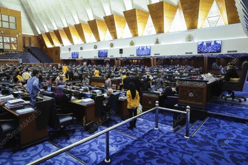 USUL GANTUNG AHLI PARLIMEN MACHANG