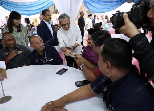 FAHMI FADZIL