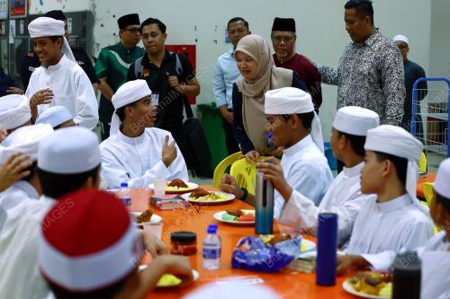 FADHLINA SIDEK