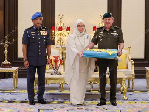 AL-SULTAN ABDULLAH RI'AYATUDDIN AL-MUSTAFA BILLAH SHAH