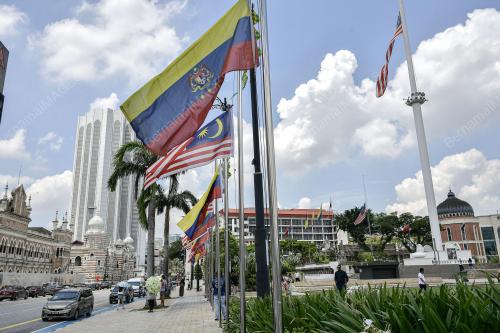 BENDERA SEPARUH TIANG