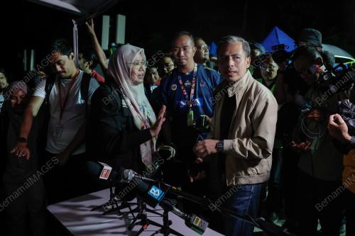 AHMAD FAHMI MOHAMED FADZIL