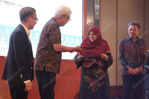 FAHMI FADZIL