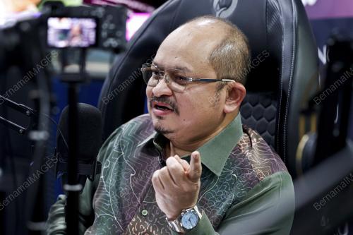 DATUK SERI SHAMSUL ISKANDAR MOHD AKIN