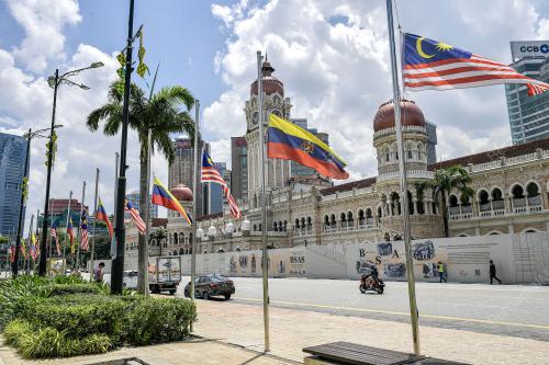 BENDERA SEPARUH TIANG