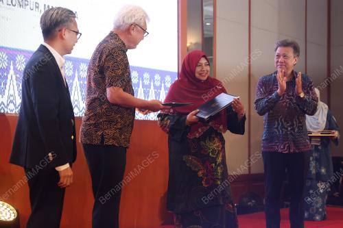 FAHMI FADZIL