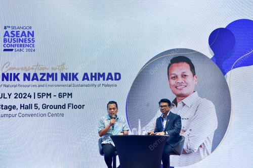 NIK NAZMI NIK AHMAD
