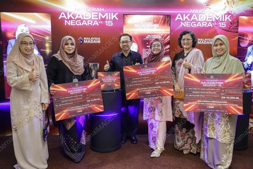 PROFESOR DATUK DR. ADEEBA KAMARULZAMAN