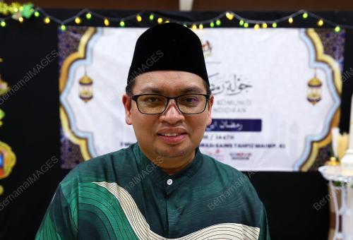 FADHLINA SIDEK