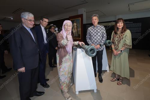 DATUK SERI DR WAN AZIZAH WAN ISMAIL