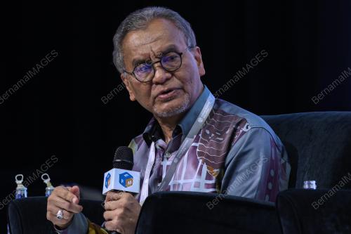 DATUK SERI DZULKEFLY AHMAD