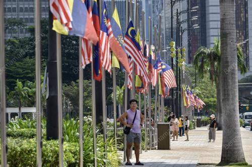 BENDERA SEPARUH TIANG
