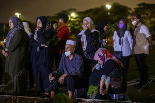 PENGEBUMIAN JENAZAH MANGSA TANAH RUNTUH