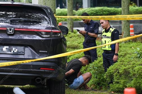 WARGA ASING MELARIKAN DIRI